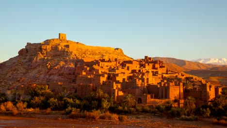 Alte-Burg-Kasbah-Ait-Ben-Haddou-Sonnenaufgang-Zoom,-Zeitraffer