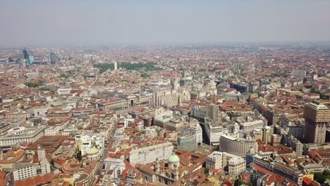 Italia-día-soleado-Milán-cityscape-central-Catedral-aérea-panorama-4k