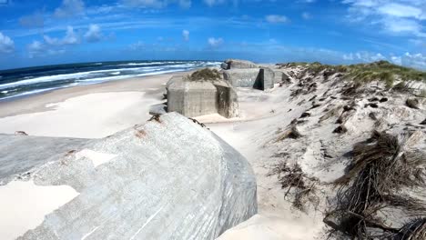 Ruine-der-Betonbunker,-Atlantikwall,-Zweiter-Weltkrieg,-Gedenkstätte,-North-Sea,-4K