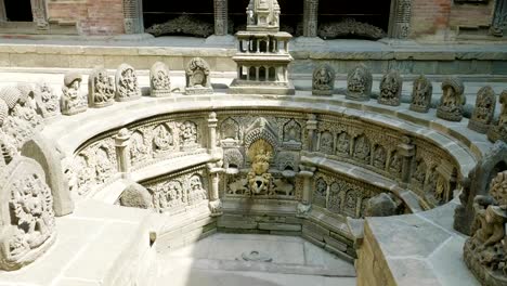 Die-berühmten-antiken-Brunnen-in-Patan-Durbar-Square,-Kathmandu,-Nepal.