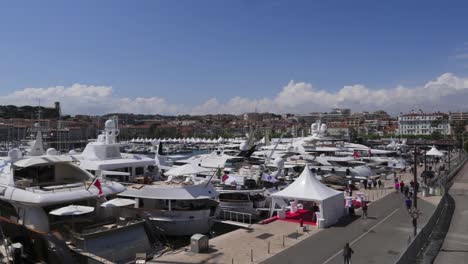 Luxury-Yachts-anchored-in-Port-Pierre-Canto-at-the-Boulevard-de-la-Croisette-in-Cannes,-France