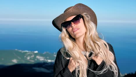 Close-up-portrait-of-beautiful-European-traveler-in-cowboy-hat-smiling