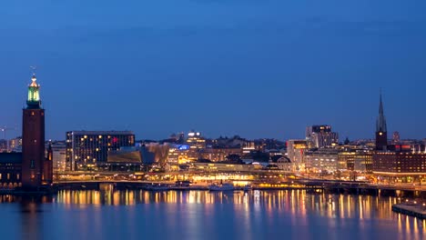 Lapso-de-tiempo-Stockholm-Suecia-4K,-día-del-skyline-de-la-ciudad-para-timelapse-noche-en-City-Hall-y-Gamla-Stan