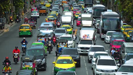 Car-traffic-jam-on-the-highway