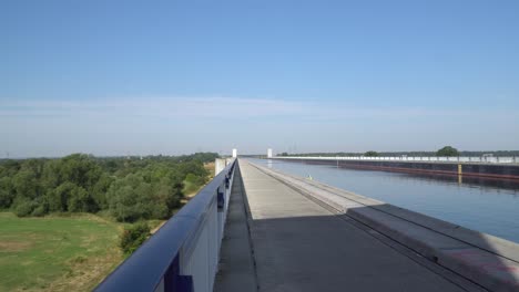 Puente-de-agua-Magdeburg.-Famosa-Wasserstrasenkreuz