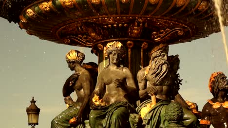 Fuente-de-oro-en-la-Place-du-Concorde,-Paris,-Francia