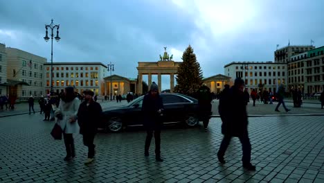 Bradenburg-Gate-with-Christmas-tree