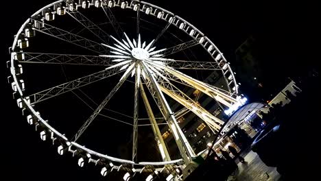 Rotating-ferris-wheel-in-Copenhagen-amusement-park-night,-sightseeing-landmark