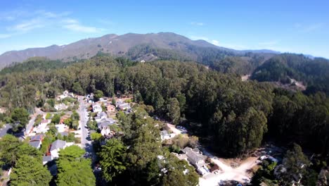 Montaña-de-montara-aérea-Fly-en-California-Estados-Unidos