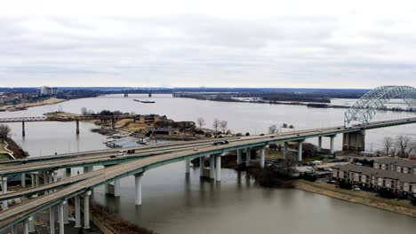 Puente-sobre-el-río-Mississippi-en-Memphis