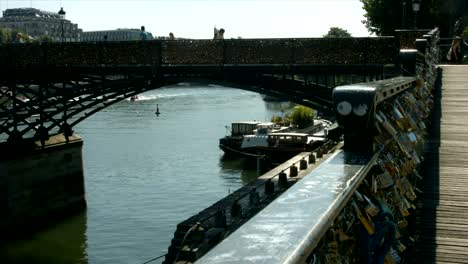 Pont-des-Arts,-Paris