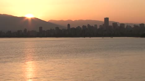 Sonnenaufgang-an-der-English-Bay-in-Vancouver