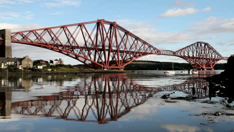 Train-crossing-the-Forth-Railway-Bridge,-Scotland