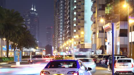 Lapso-de-tiempo-de-tráfico-de-la-calle-desde-el-centro-de-dubai