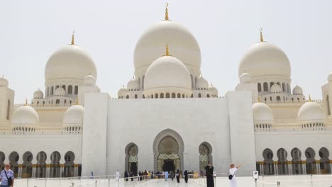 uae-summer-day-light-main-arabic-mosque-entrance-4k