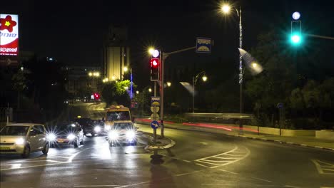 Kreuzung-bei-Nacht-in-Jerusalem-Zeitraffer