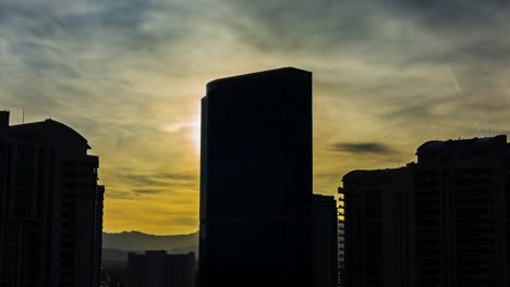 Hotel-Silhouette-von-Untersetzen-Sonne-Hintergrundbeleuchtung-Zeitraffer