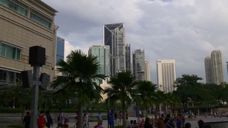 malaysia-kuala-lumpur-sunset-light-klcc-mall-fountain-crowded-tourist-panorama