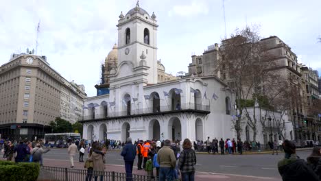 Side-of-Historic-colonial-council-building-in-May-square,-bicentennial-independence-day-celebrations