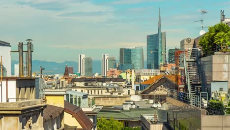 panorama-de-azotea-centro-del-ciudad-de-Milán-de-Italia-verano-día-4k-lapso-de-tiempo