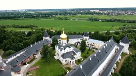 Orthodoxe-Christen-Kloster.-Luftaufnahme