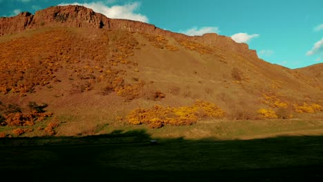 Panoramic-view-of-the-Holyrood-Park-and-Arthurs-Seat-in-Edinburgh,-Scotland,-UK