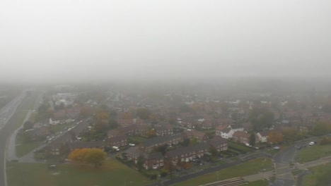 Aterrizando-en-las-nubes-gruesas-en-Manchester