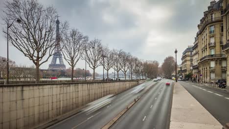 Francia-día-de-invierno-ciudad-de-París-famosa-tráfico-cruce-panorama-del-puente-de-alma-4k-lapso-de-tiempo