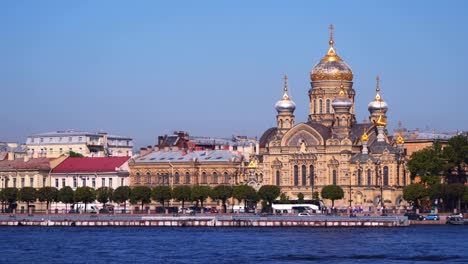 Himmelfahrt-Kirche-auf-Vasilievsky-Insel-in-St.-Petersburg