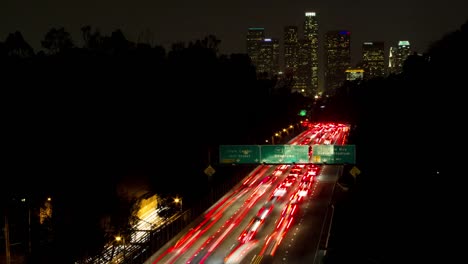 110-Freeway-und-die-Innenstadt-von-Los-Angeles-Timelapse-Nacht