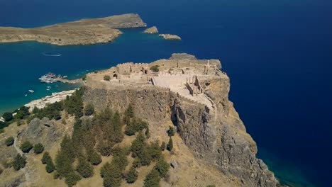 Luftaufnahme-der-antiken-Akropolis-von-Lindos