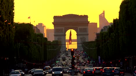 Arco-del-triunfo-ciudad-de-París-al-atardecer---arco-del-triunfo-y-Campos-Elíseos