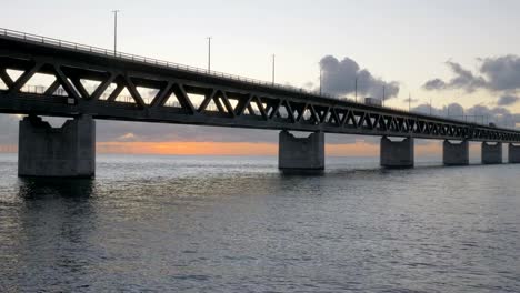 Oresundsbron-bei-Sonnenuntergang.