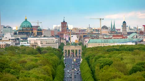 Berlin-Stadt-Skyline-Zeitraffer-am-Brandenburger-Tor-und-Tier-Garten,-Berlin,-Deutschland-4K-Zeitraffer