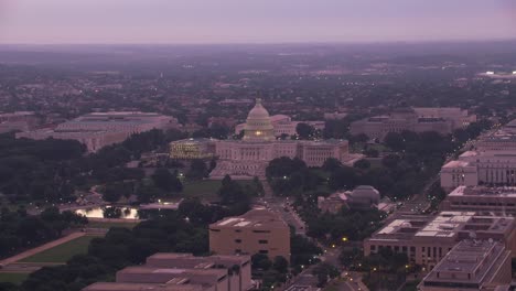 Vista-aérea-del-edificio-del-Capitolio-de-Estados-Unidos-en-el-amanecer.