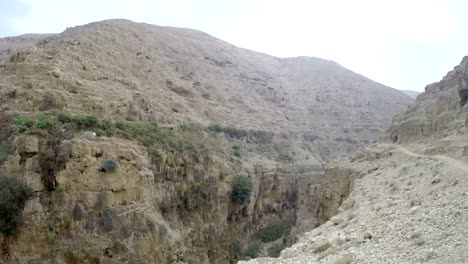 Panorama-der-orthodoxen-Kloster-St.-Georg-von-Choziba-im-Wadi-Qelt,-im-östlichen-Westjordanland,-Jerusalem,-Israel,-das-Wadi-Qelt-oder-Nahal-Prat,-Bergen-im-Norden-von-der-judäischen-Wüste