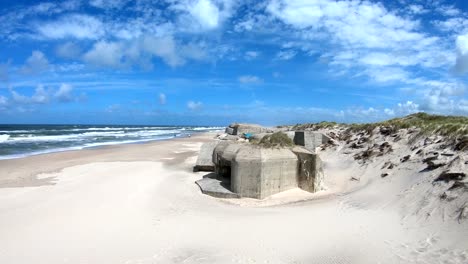 Ruine-der-Betonbunker,-Atlantikwall,-Zweiter-Weltkrieg,-Gedenkstätte,-North-Sea,-4K