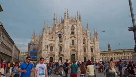 Italy-milan-city-famous-duomo-cathedral-crowded-square-panorama-4k-timelapse