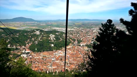 Cable-car-descending-from-Tampa-hill-revealing-Brasov-City,-Romania