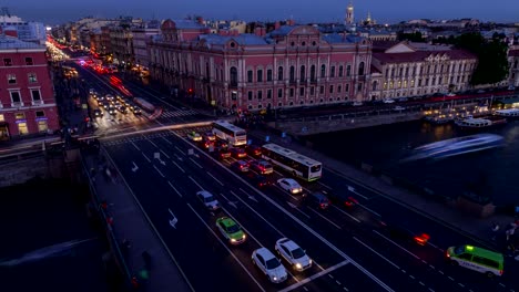 St.-Petersburg,-Blick-auf-Nevsky-Prospekt-und-Anichkov-Brücke-vom-Dach