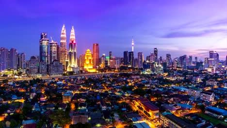 Kuala-Lumpur-Stadtbild-Wahrzeichen-Reise-Platz-von-Malaysia-4K-Tag-zu-Nacht-Zeitraffer