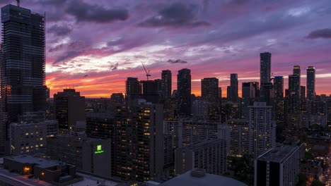 Puesta-del-sol-en-la-hermosa-ciudad-de-Toronto