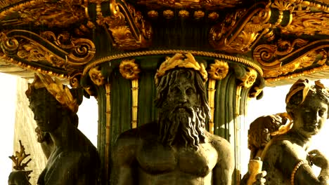 Golden-fountain-in-the-Place-du-Concorde,-Paris,France