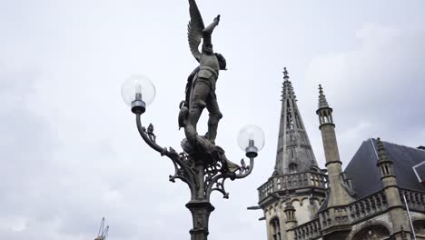 Laterne-auf-St.-Michael-Brücke-in-Gent