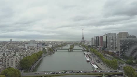 Imágenes-aéreas-de-París,-con-el-Sena-y-Torre-Eiffel