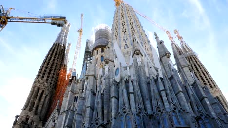 Sagrada-de-Familia-von-Antomio-Gaudi.-Spanien