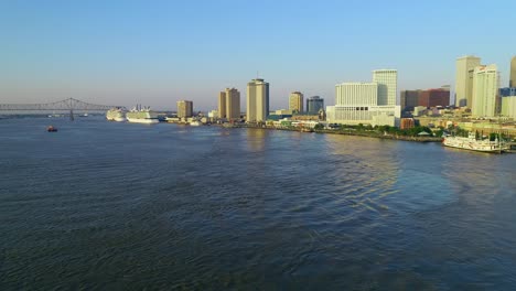 Río-de-mississippi-de-New-Orleans-aérea-skyline