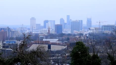 Nashville,-Tennessee-skyline-on-misty-morning