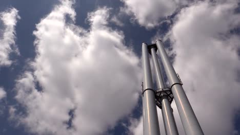 Tuberías-de-la-fábrica-de-Hamburgo-contra-el-cielo