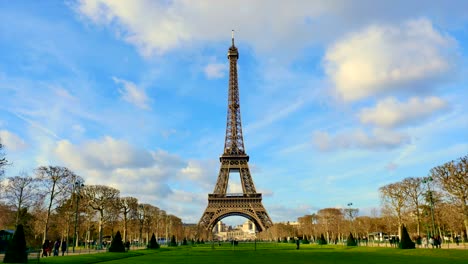 Tour-Eiffel-Time-Lapse-Paris-France